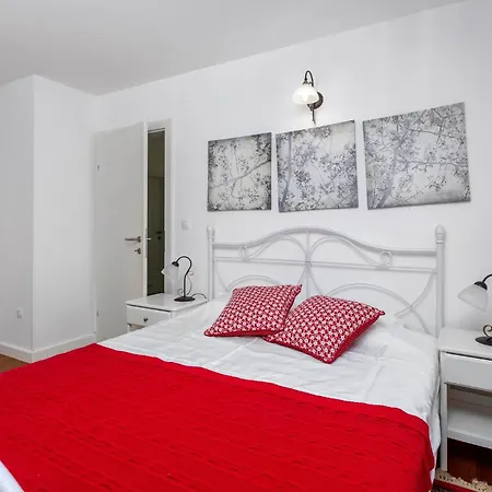 بيت للعطل Awesome In *