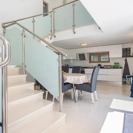 Awesome In Casa vacanze Njivice